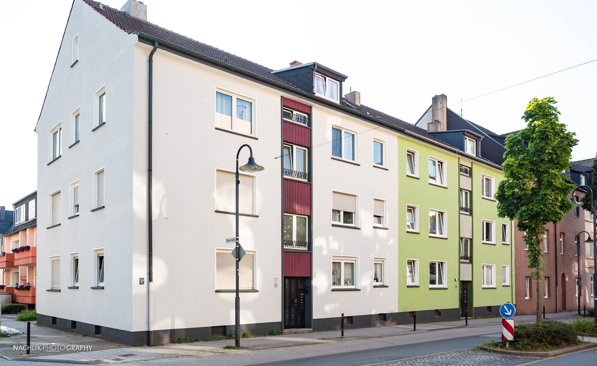 Sanierte Fassaden an der Bahnhofstraße, Referenzobjekt von Malerbetrieb Bury