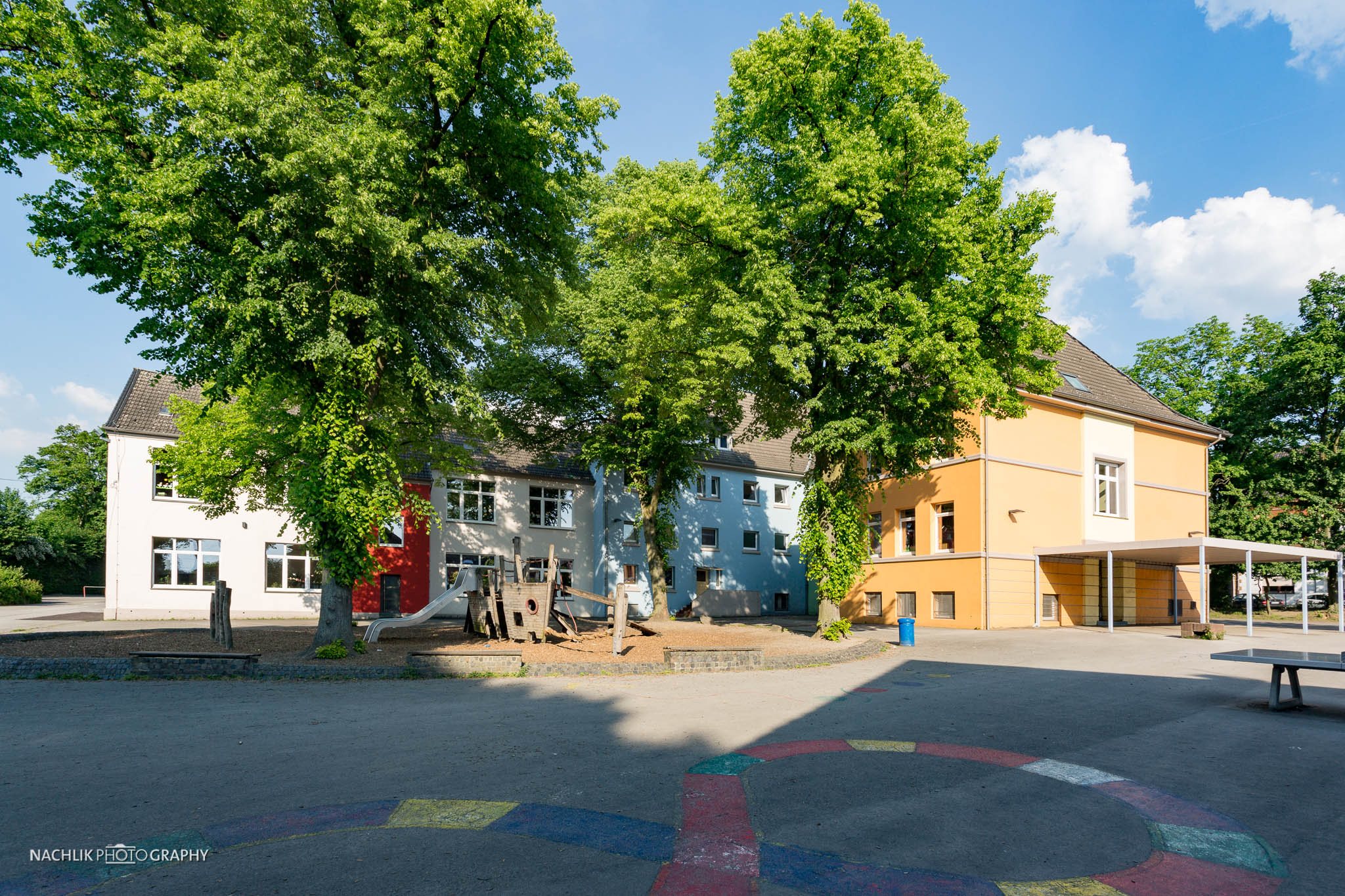 Farbig neu gestaltete Waldschule Herten, Referenzobjekt von Malerbetrieb Bury