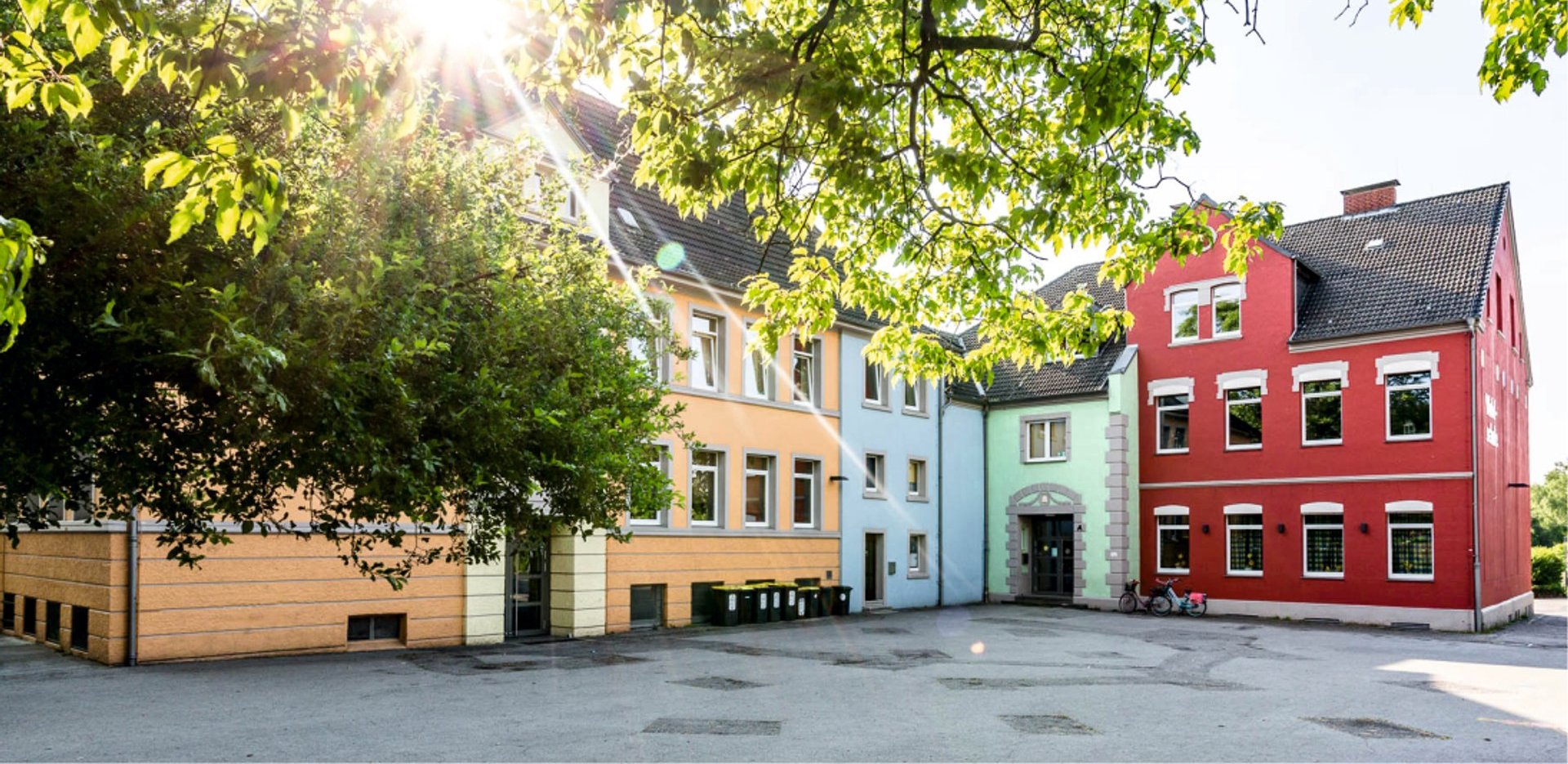 Farbig neu gestaltete Waldschule Herten, Referenzobjekt von Malerbetrieb Bury